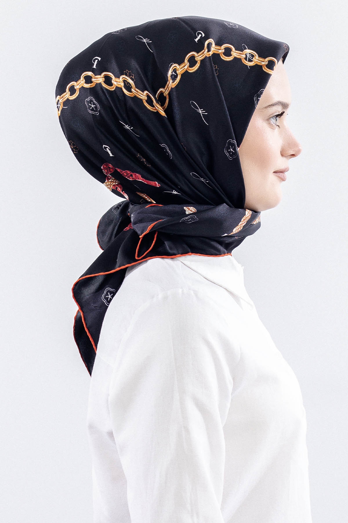 4638 İpek Eşarp Sura Kumas Zincir Logo - Siyah_kirmizi - 3