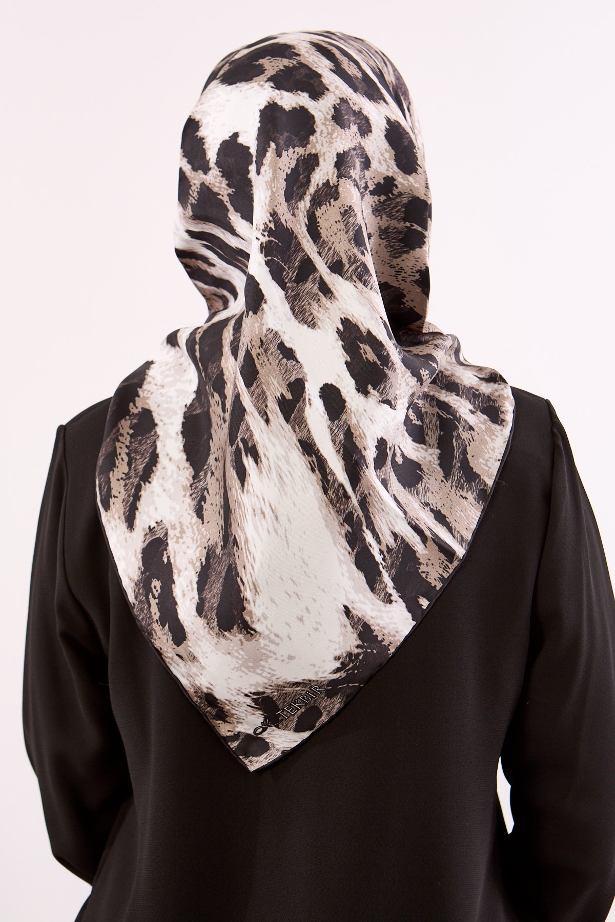 Dg11465 İpek Eşarp Tvil Kumas Leopar Desen - Siyah_gri-- - 3