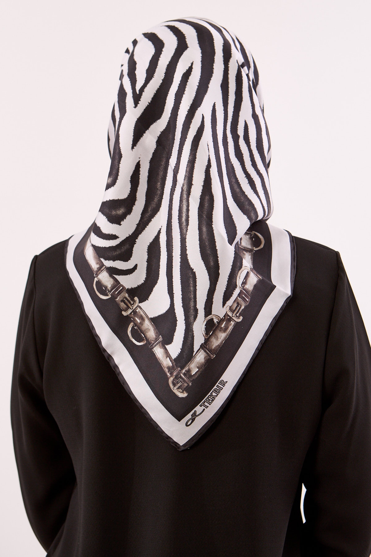 Dg14827 İpek Eşarp Tvil Kumas Zincir Zebra Desen - Gri-- - 3
