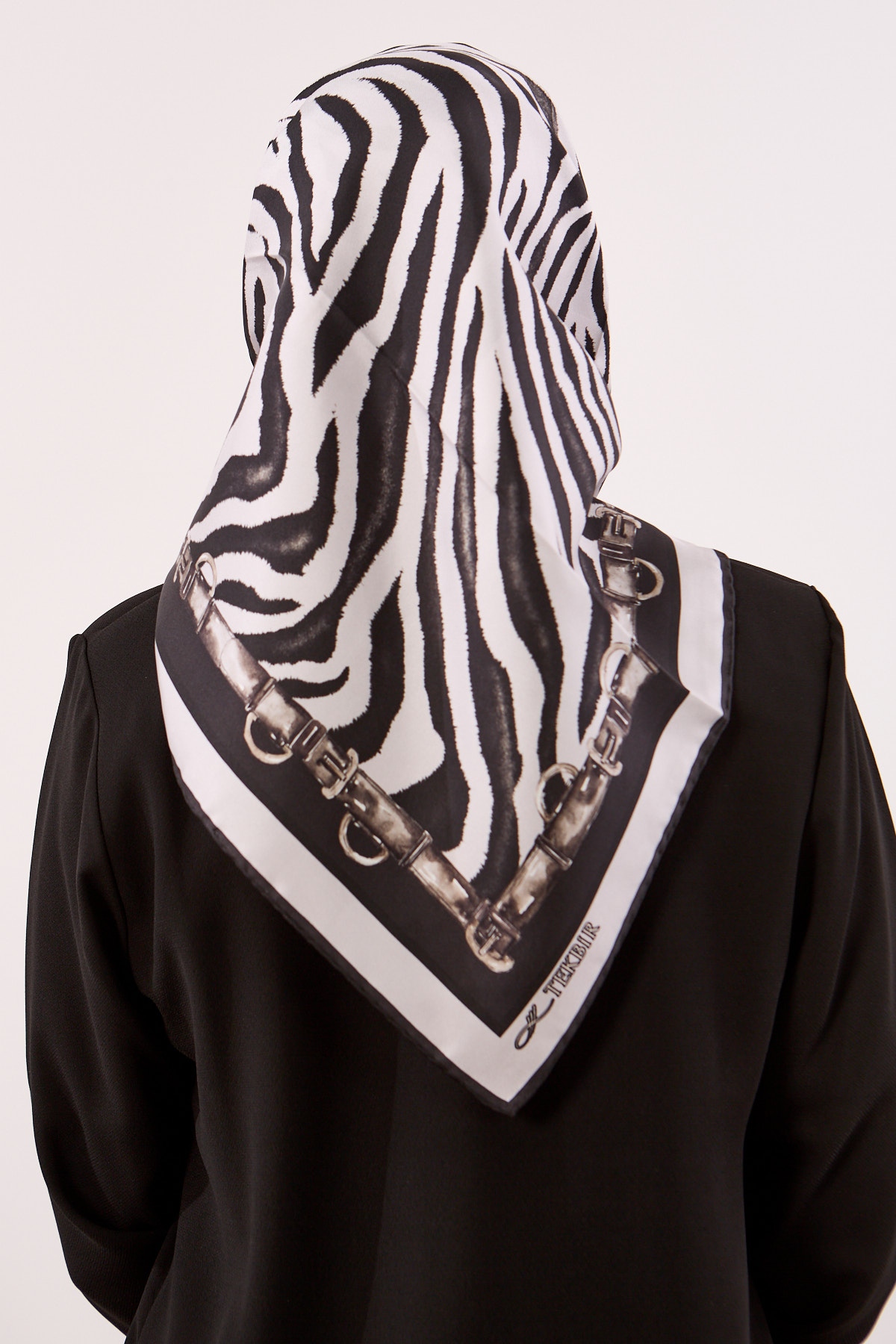 Dg14827 İpek Eşarp Tvil Kumas Zincir Zebra Desen - Siyah_gri - 3